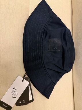NWT ARMANI LOGO BUCKET HAT SIZE M/L